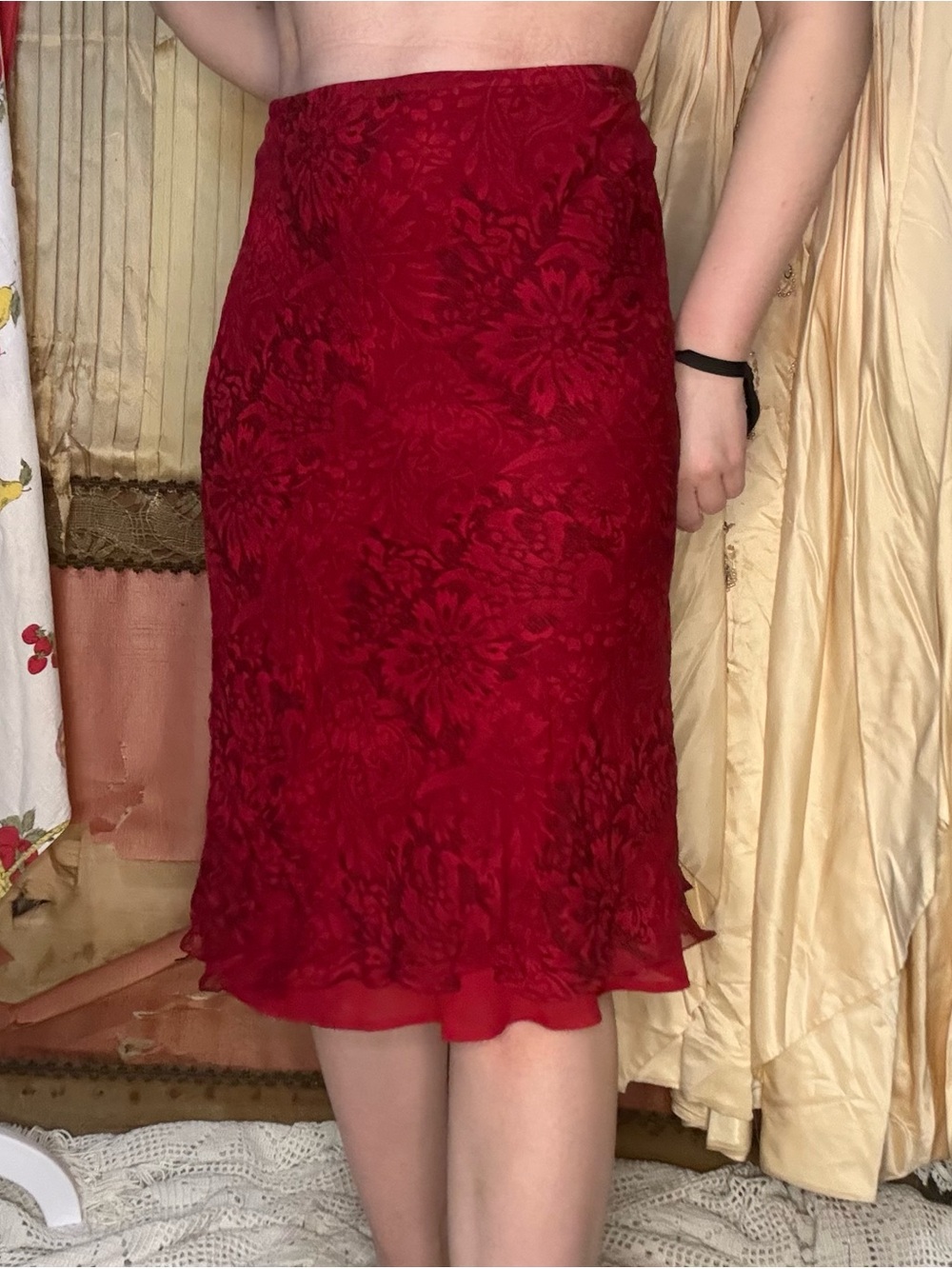 Vintage 90’s Silk Women's Red Floral Midi Skirt - Elegant Design